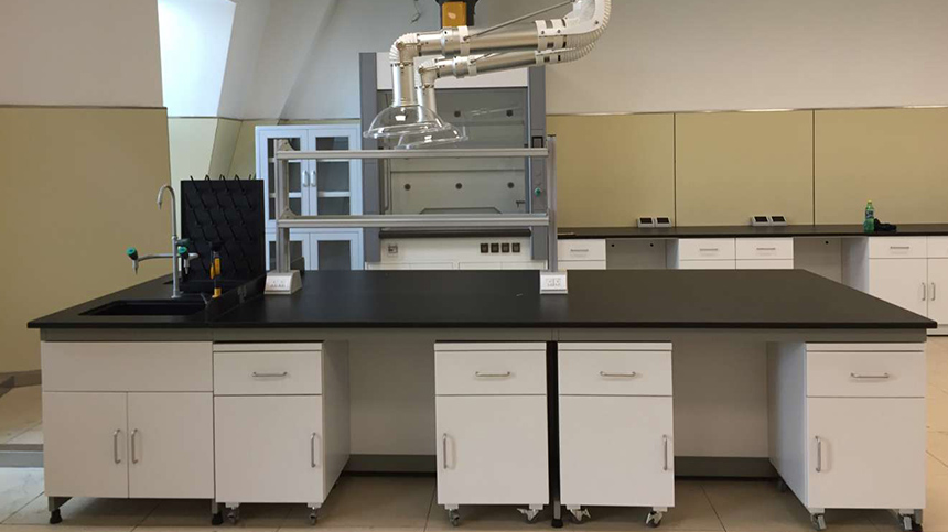 湖南省環(huán)境監(jiān)測站在長?，F(xiàn)代采購實驗室通風(fēng)柜